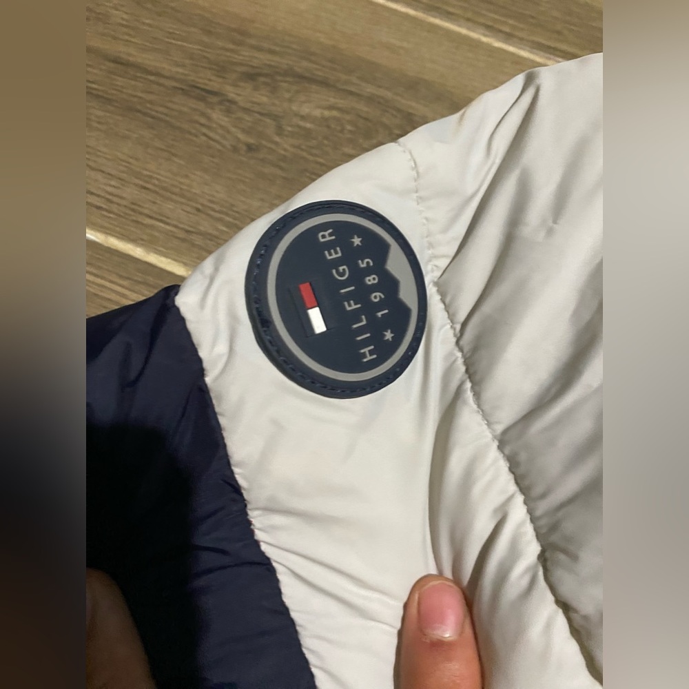 Tommy Hilfiger - Picture 5 of 8
